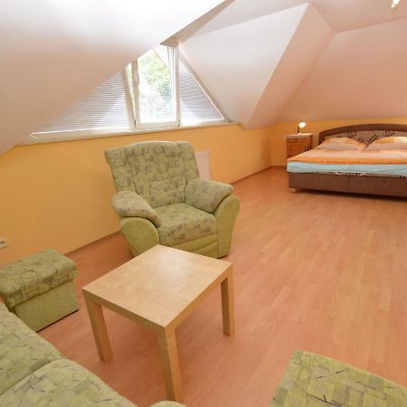 Comfortable Detached House With Large Garden Βίλα Klokoci Εξωτερικό φωτογραφία